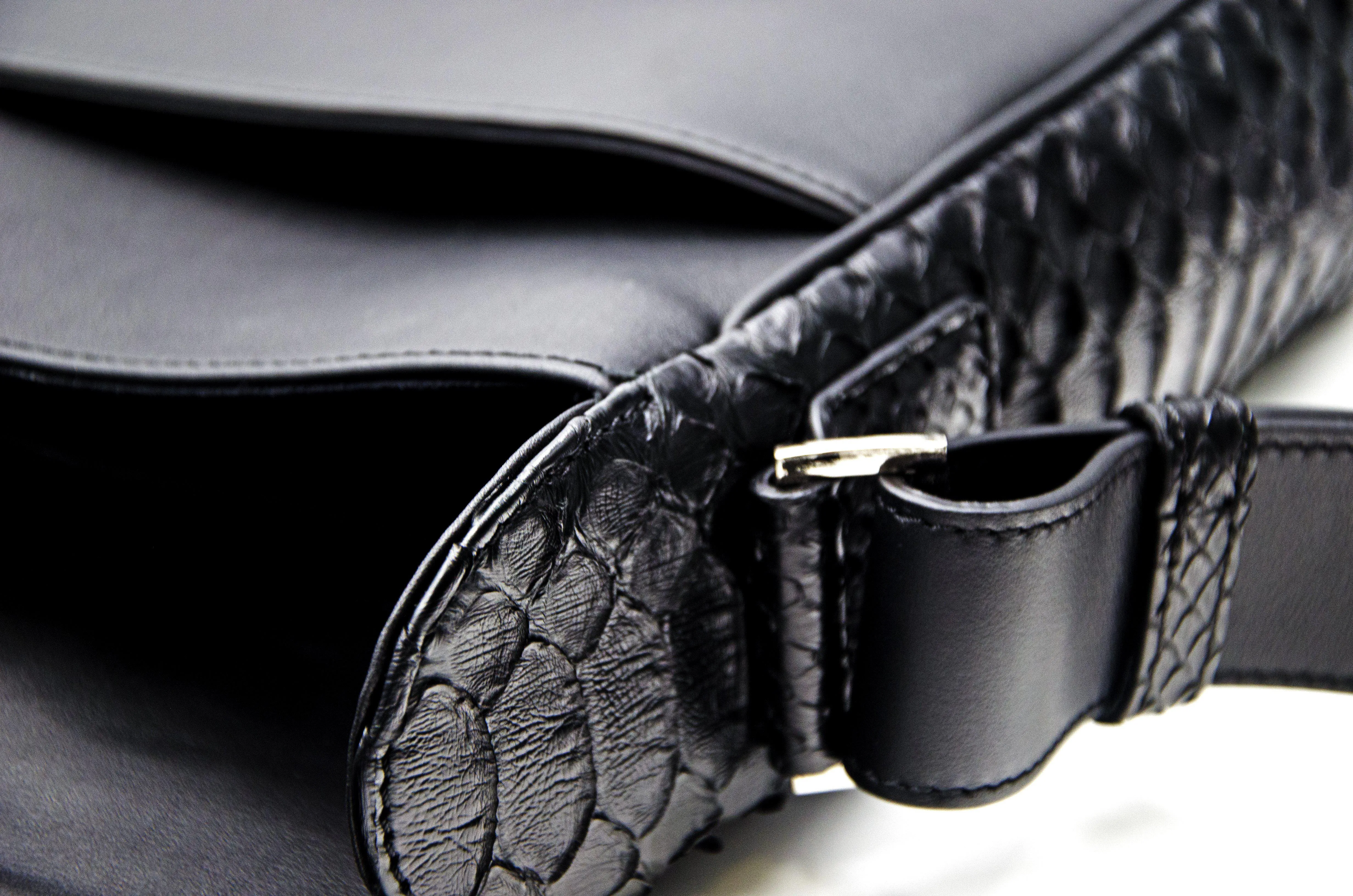 Messenger Classic in Black